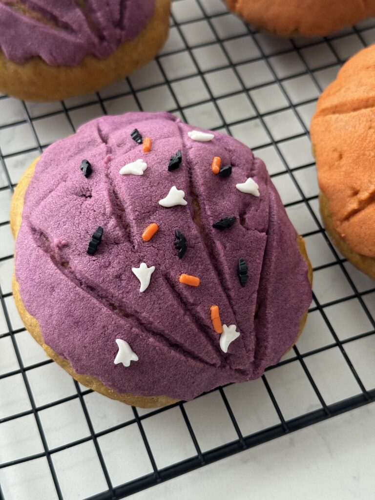 spooky pumpkin spice conchas