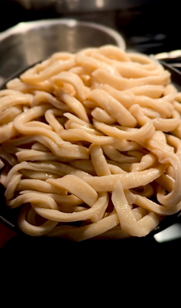 Boiled udon noodles