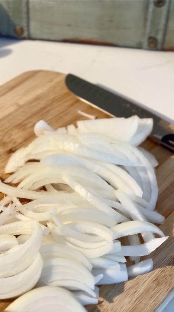sliced onions